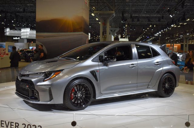 2022-toyota-gr-corolla-new-york-motor-show2.jpg